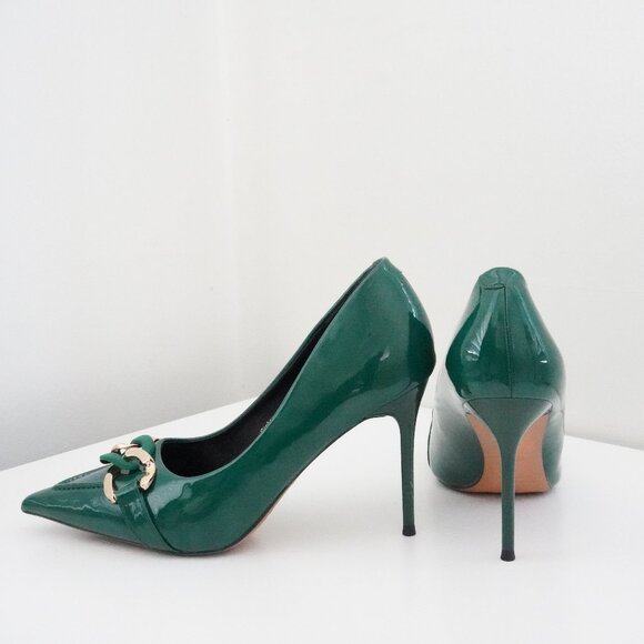 Green Patent Leather Stilettos w/ Gold Chain Detail | Size 9 - Picture 5 of 6